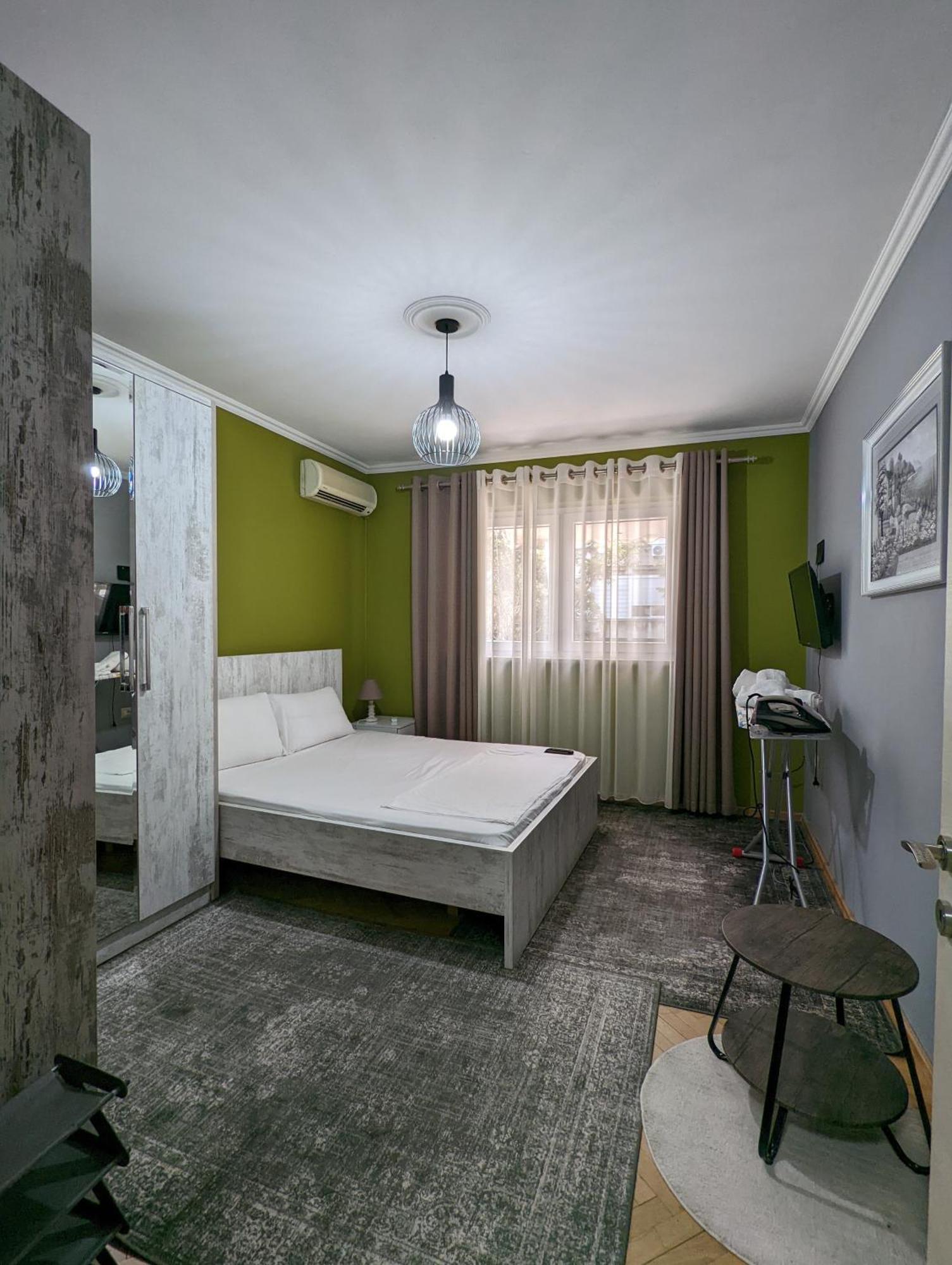 Downtown Retreat "Spiranca" Apartman Tirana Kültér fotó